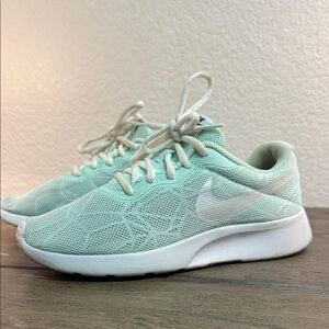 Nike Sea Foam Green Size 5.5 Women’s 844908-304 Low Top Sneaker Lace Up